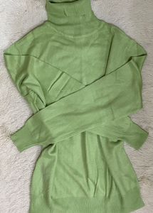 Chic Green Turtleneck Sweater