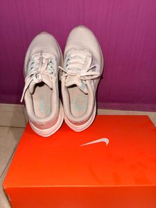 Nike Women Air Winflow 10 Running Shoes