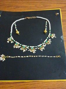 Elegant Pearl and Emerald Necklace Set