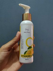 Milky Moon Vitamin C Face Wash