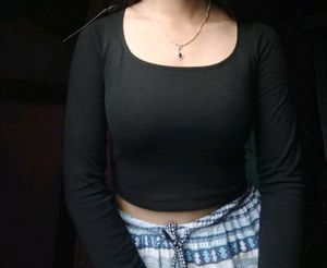 ♡ Black Crop Top Full Sleeve ♡ Extra Small