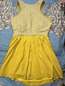 Short yellow padded dress