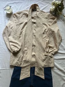 Chic Striped Button-Up Blouse&amp; jeans