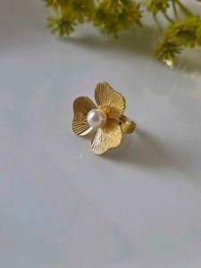 Adjustable Elegant Gold Flower Pearl Ring