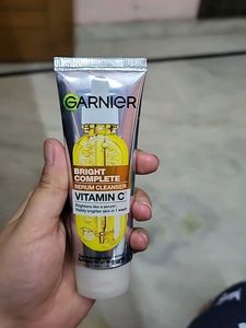 Garnier Bright Complete Vitamin C Serum Cleanser