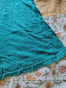 Teal graphic T-shirt in Size S