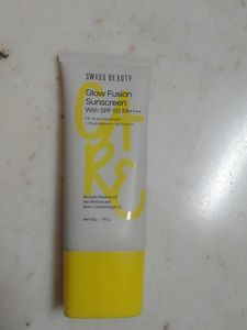 Swiss Beauty Glow Fusion Sunscreen SPF 50 PA++++