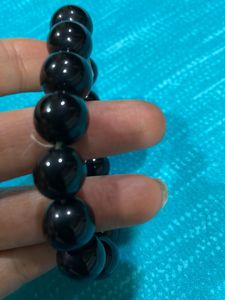 Black Round And White Oval Shape Stone Bracet