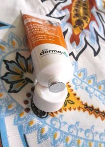 The Derma Hyaluronic Aqua Gel Sunscreen combo plum
