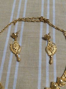 Elegant Gold Necklace &amp; Earring Set