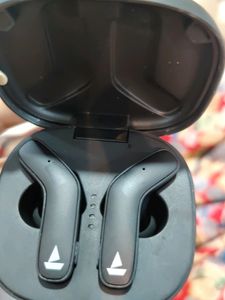 BOAT AIRDOPES 711 Twin Wireless Earbuds.