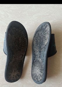 Stylish Black Slides