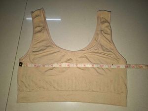 Comfortable seamless sports bra