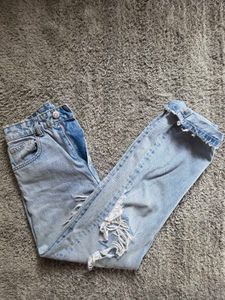 Light Wash Ripped Jeans