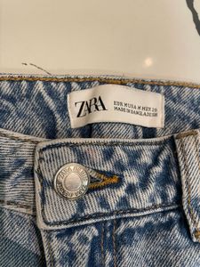 Light Wash Ripped Jeans
