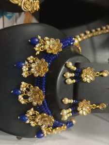 Blue Beaded Jewellery Set with Gold Accents