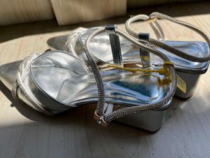 Silver Methallic Heels ✨️👠
