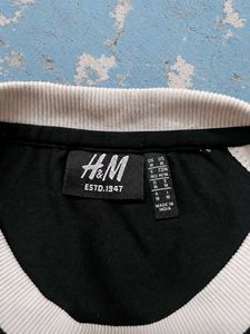 H&amp;M Graphic Heavy Reglan Tee