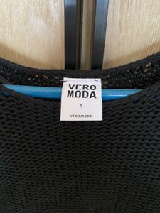 ♟️🧶VERO MODA brand Black Fringe Knit Crop Top