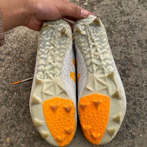 new balance football boot
