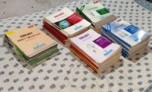 [60 books] Neet + JEE  + Free  Notes / sale 🩷
