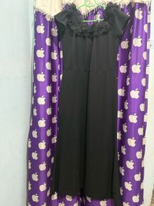 Elegant Black Mermaid Dress with Ruffle Neckline