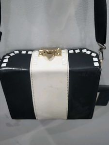 Stylish sling bag