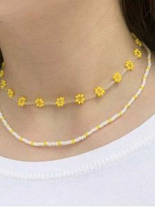 Cute Beaded Daisy Choker Set