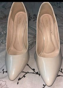 Classic Beige pump Heels
