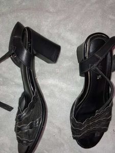 Stylish Black Wedge Sandals