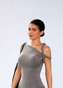 Savana’s kylie Jenner Gray One-Shoulder top