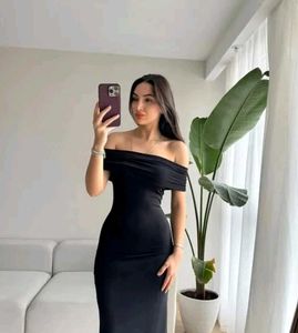Chic Off-Shoulder Black Midi Dress