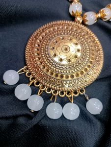 😊  Beautiful beats necklace with cute earring