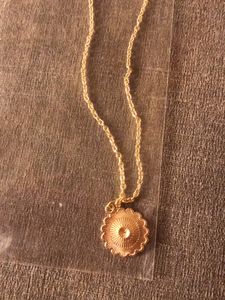 White Daisy Pendant With Gold Chain