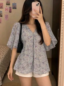 Chic Floral Print V-Neck Blouse
