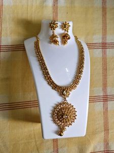 Elegant Gold Necklace &amp; Earring Set