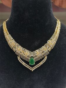 Brand new Stunning Emerald and Diamond Necklace Se