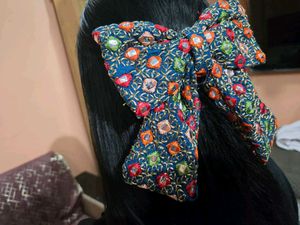 Embroidered Bow clip