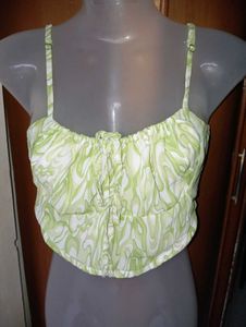 Green &amp; White Swirl Print Crop Top