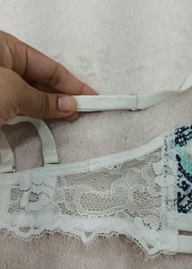 Stylish White &amp; Blue Snake Print Bra