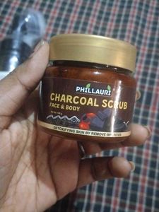 Phillauri Vitamin C Foaming Face Wash and scrub
