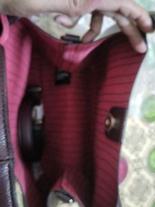 Chic Brown Shoulder Bag with Pouch