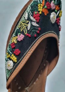 Embroidered Jutti Flats