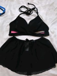 Chic Black Bikini with Skirt thiri pis