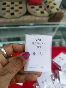92.5 Elegant Diamond Stud Earrings