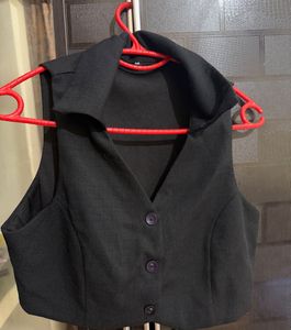Black Sleeveless Button-Front Vest Crop To