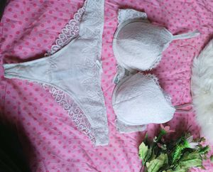 Victoria's Secret Lace Push-Up Bra Set