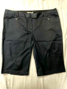 👯👯🔥M & S  BLACK CAPRI IN Size -18,🔥