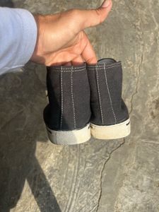 Unisex Shoes Good Conditions