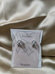 ✨ Chic Golden or Silver Twist Hoop Earring 💛